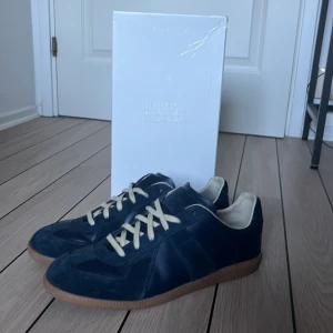 Maison margielas  - Pris går att diskuteras lite vid snabb affär, Storlek 46 går även om man har strlk 45  Skick 9/10 Vid några frågor är det bara att höra av sig