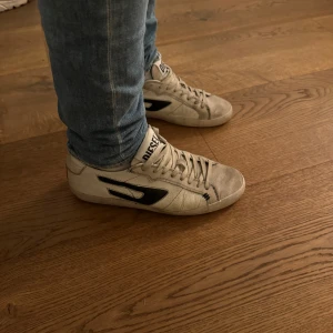 Diesel skor - Diesel skor 8/10  Nypris 1300kr Pris kan diskuteras vid snabba affärer  Inget Og följer med