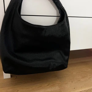 Väska från Gina  - Bra skick inte använd så mycket 