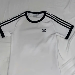 Adidas T-shirt  - Helt ny adidas T-shirt. Inte alls använd. 