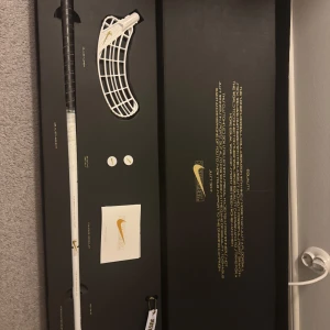 Zone x Nike klubba - Zone x Nike klubba  Samlad objekt (coolast på träningen)  344/500 (finns ett fåtal kvar)  96 cm  Left Testad 1 träning  Ingen Linda 