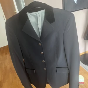 Tävlingskavaj - Nypris 2999kr, prislappen finns kvar. 
