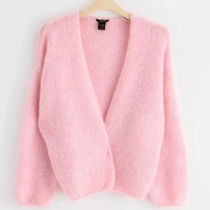 Lindex kofta - Säljer denna populära rosa kofta från lindex endast använd ett fåtal gånger💓