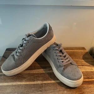 Vagabond gråa - Gråa vagabond sto 42, typ helt nya