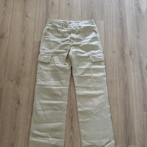 Cargopants  - Byxor från zara, bra skick, strl 38