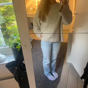 Jeans - Jeans från zara i storlek 34 Bra skick. Midjemått:37cm Innerbenslängden:81cm