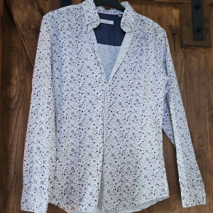 Skjorta - Knappt använd