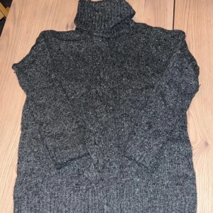 Ralph Lauren tröja  - En fin stickad tröja ifrån märket ralph lauren. Storlek XXS  Oanvänd. 