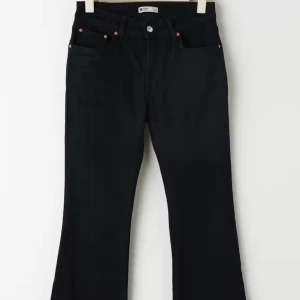 Bootcut jeans - Säljer dessa superfina bootcut jeans som tyvärr är för stora för mig! Använd fåtal gånger💕