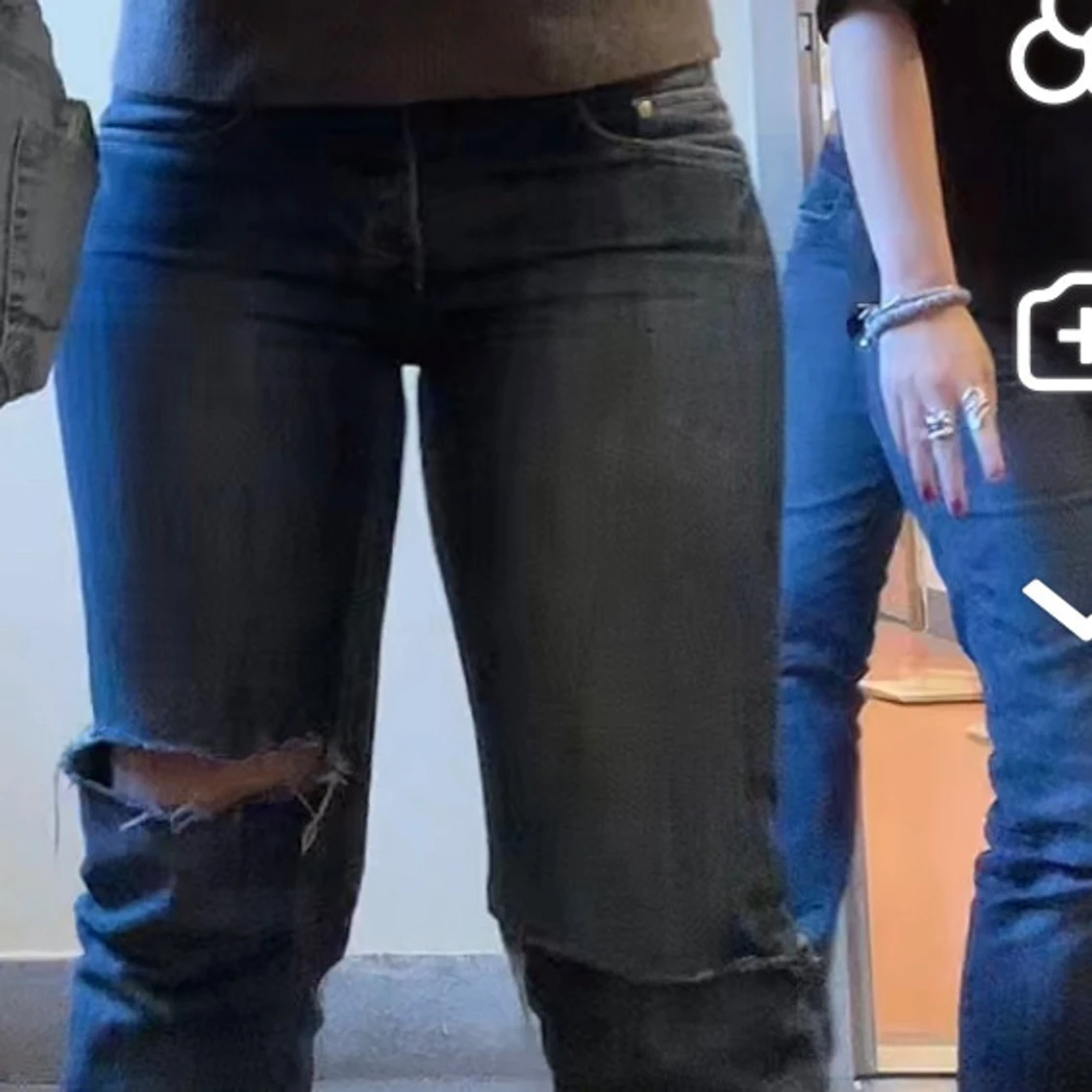 Low waist jeans med slitningar  - 91