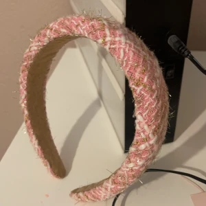 Rosa diadem  - Rosa diadem med guld och vit, använder aldrig