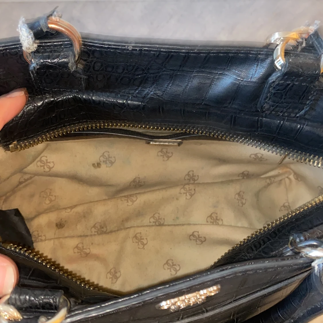 Väska från Guess - 90