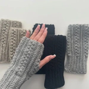 Vantar - Egenvirkade torgvantar/ handledsvärmare! Finns i massor av färger som passar perfekt till hösten!❤️🕯️ Skriv vid frågor om färger eller fler bilder!