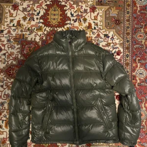 Moncler maya  - Använd förra vintern  storlek 4 M/L