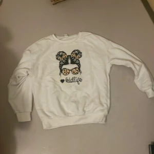 Tjock-tröja - Tröja med en tjej på!!!❤️