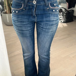Bootcut jeans  - Jeans med diamanter 27