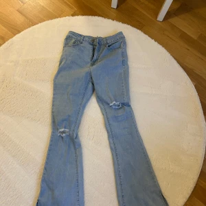 Jeans - Jeans från shein som är i väldigt bra skick!☺️jag skulle säga att den passar både xs och s!