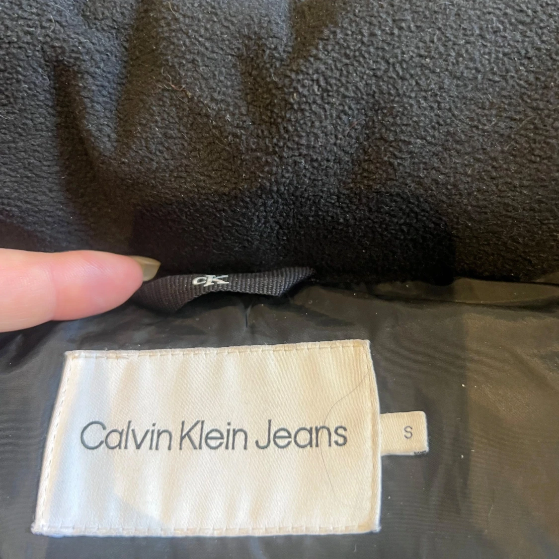Svart pufferjacka från Calvin Klein - 92