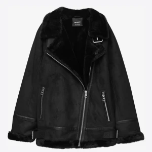 Vinterjacka - Säljer denna fina jacka jag fick en identisk jacka av min syster . Använd 1 gång . Köpt för 899 kr 