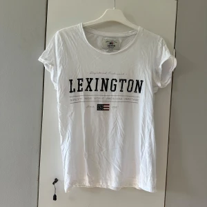 Lexington Tshirt  - Fint skick 
