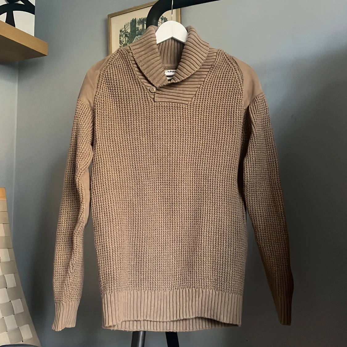 Beige stickad tröja från Dobber