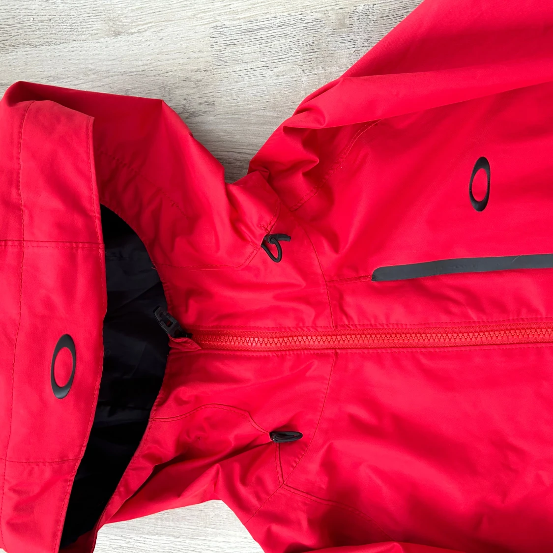 Röd vindjacka från Oakley - 2