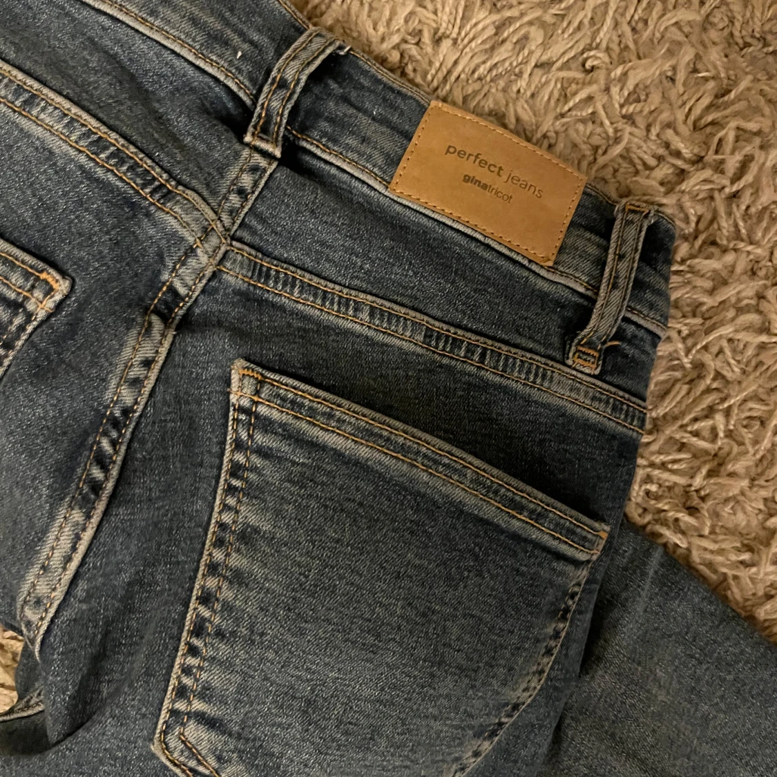 Blå bootcut jeans från Gina Tricot - 3