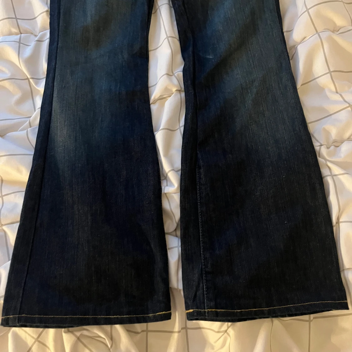 Mörkblå bootcut jeans från Replay - 2