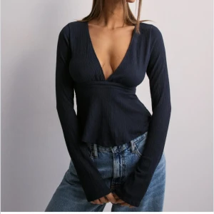 Nelly topp - Säljer denna populära nelly toppen som är i jätte fint skick ❤️❤️perfekt för sommaren