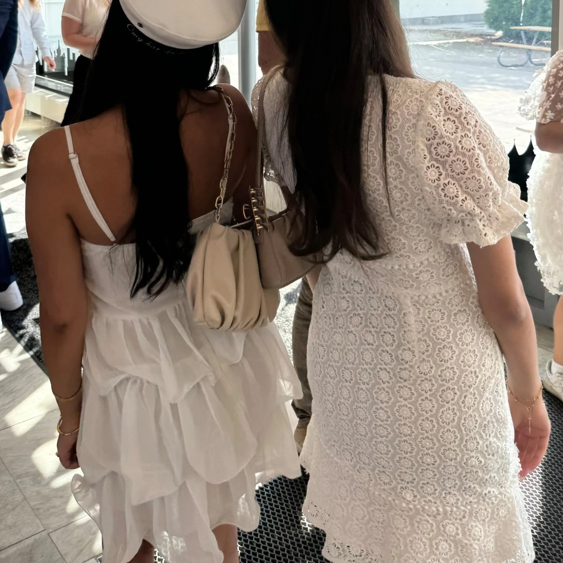 Vit spetsklänning med knappar, studentklänning - 3