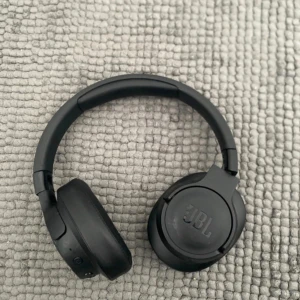 Hörlurar - Bluetooth fungerar perfekt bra bas