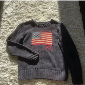 Ralph lauren tröja - Supersnygg tröja från Polo Ralph Lauren i storlek M, passar mig som har xs i vanliga fall. Inga defekter, fint skick