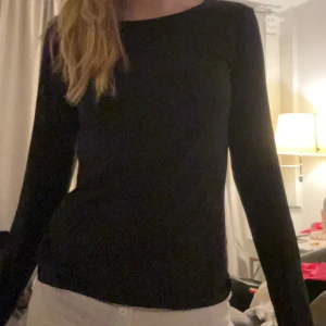 Långärmad tröja - Långärmad tröja ifrån Lindex. Storlek 170 så skulle säga ca S. 💓💓