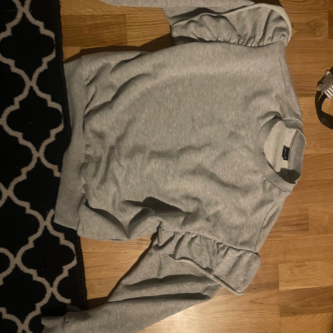 Grå tröja från Gina Tricot - 1