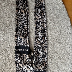 Stronger träningstights st XS - Snygga tights från Stronger st xs