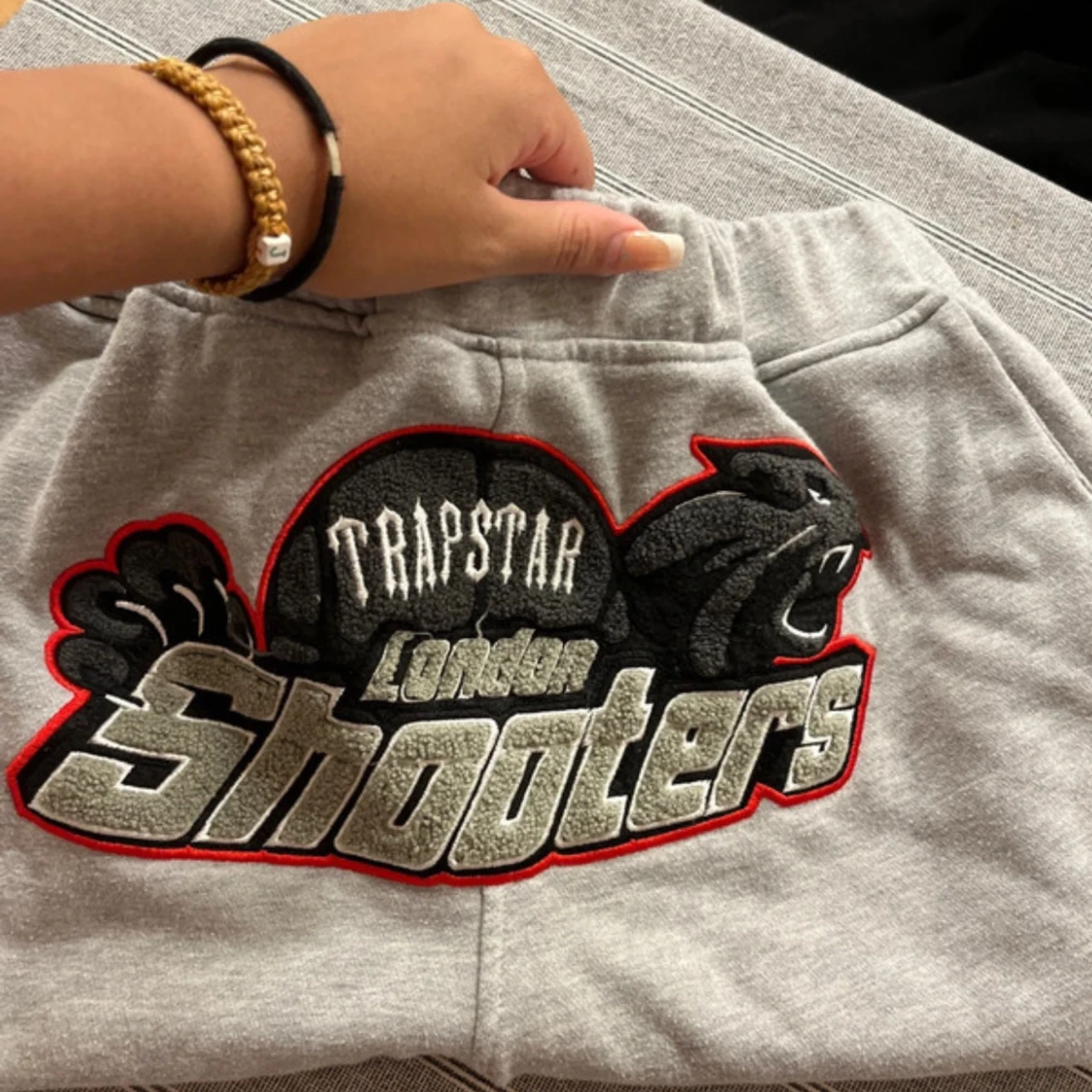 Grå shorts från Trapstar - 1