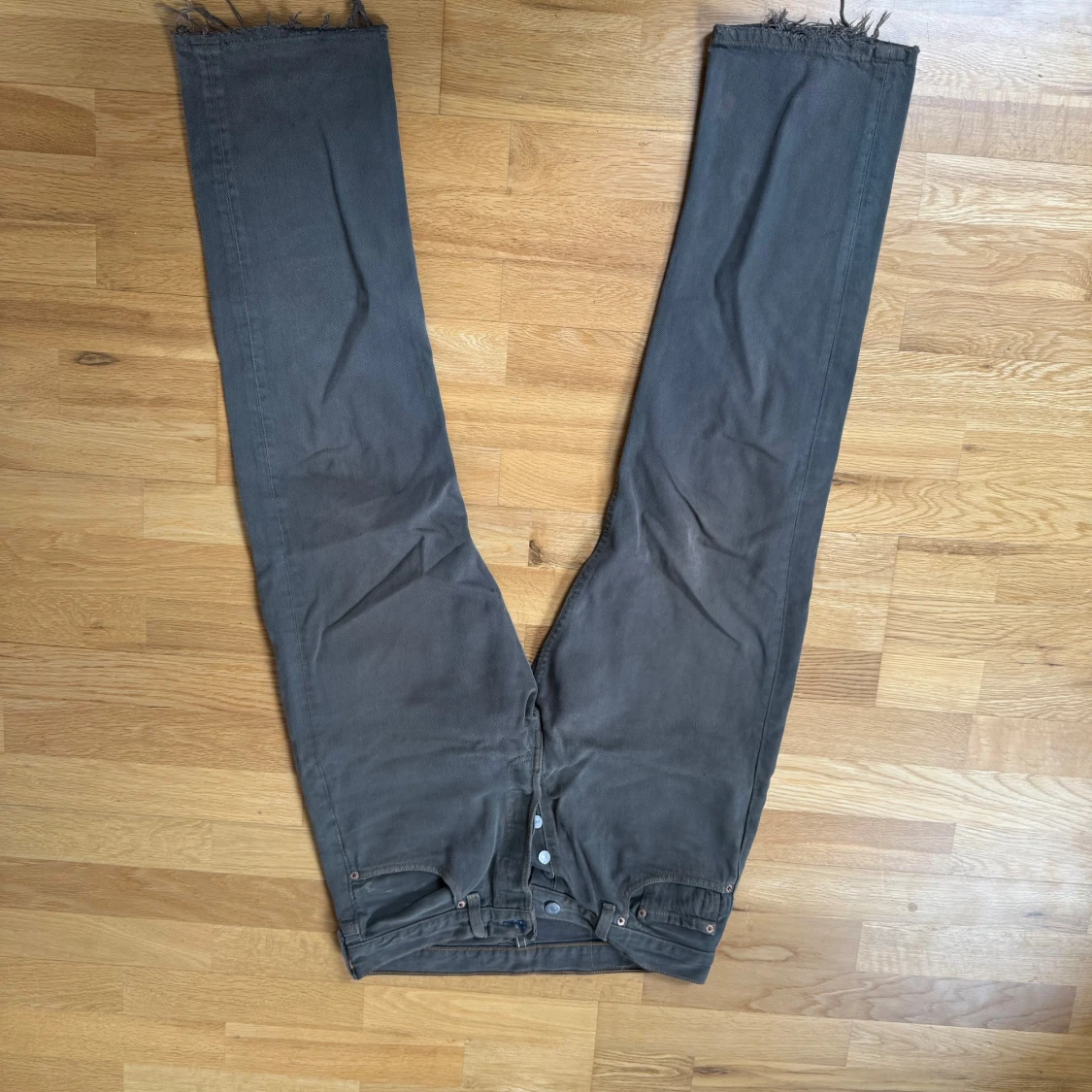 Gröna Levis 501 jeans med fransar