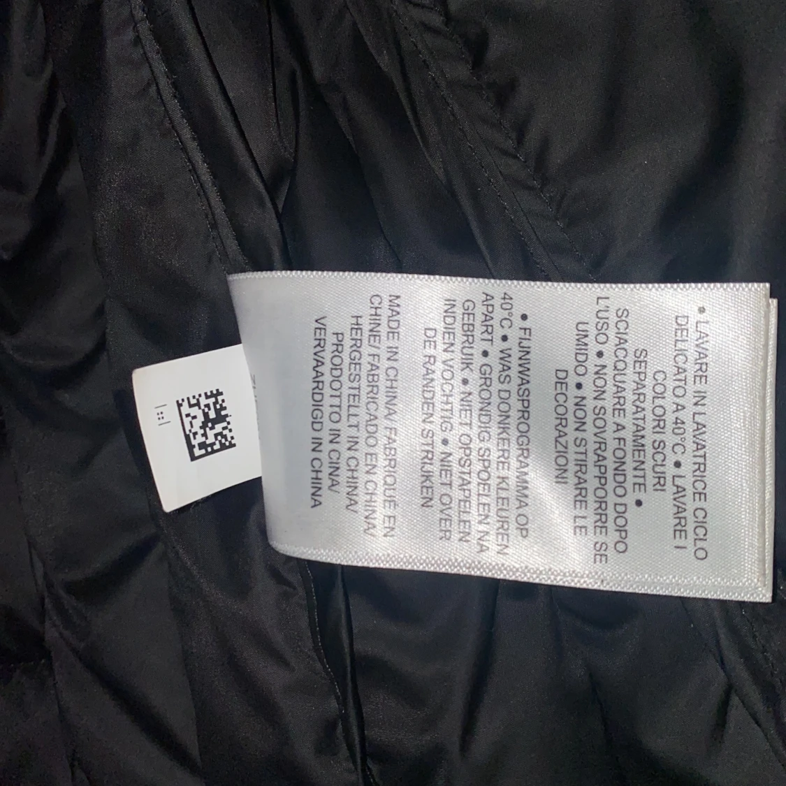 Svart dunväst från Ellesse - 4