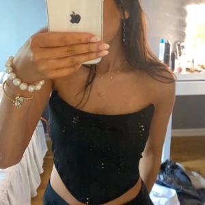 Svart korsett  - Snygg svart korsett, perfekt till fest. Använd endast 1 gång. 