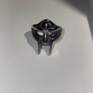 MF DOOM Ring - Silverfärgad MF DOOM ring