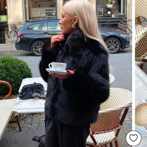 Svart pälsjacka Nelly - Snygg svart pälsjacka, helt ny, aldrig använd med lappen kvar. Storlek M men sitter som en S då den är liten i storleken, nypris 899kr❣️