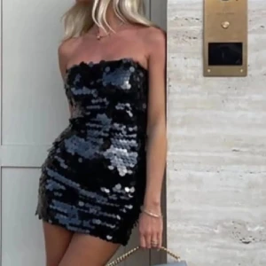 Ny paljettklänning strl 36 H&M - Helt ny