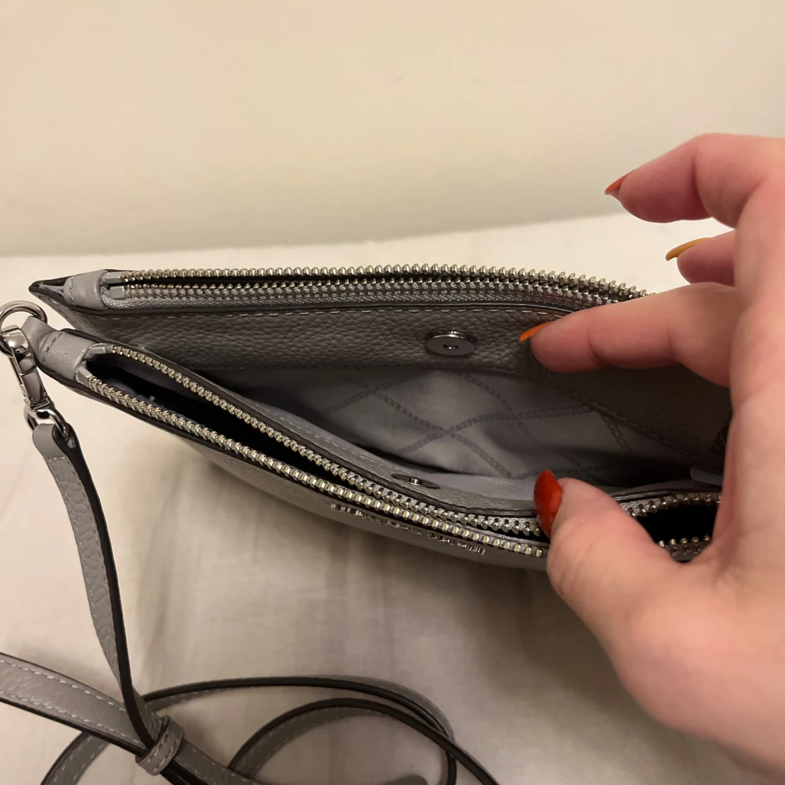 Grå axelväska från Michael Kors - 92