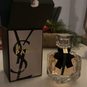 Mon Paris Eau de Parfum från Yves Saint Laurent - Mon Paris från Yves Saint Laurent 50ml. Helt oanvänd. 