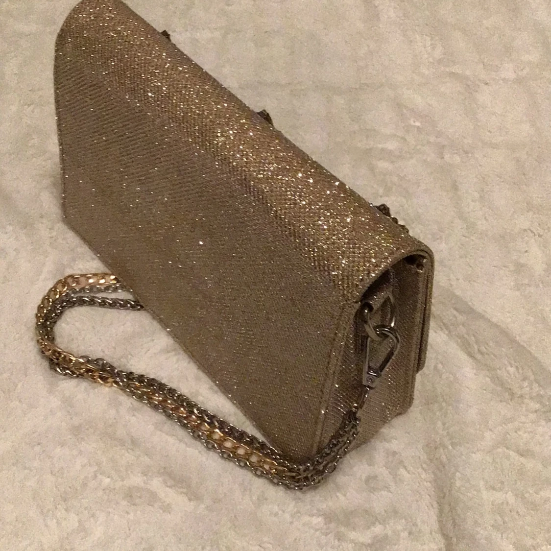 Glittrig guld axelväska med blommor - 93