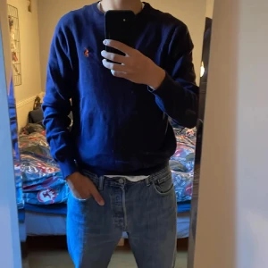Ralph lauren tröja - Säljer en snygg tröja från Ralph lauren och den är i bra skick. Nypris ligger på ungefär 1 500 kr och tveka inte att om du har någon fråga. Är öppen till att förhandla priset.