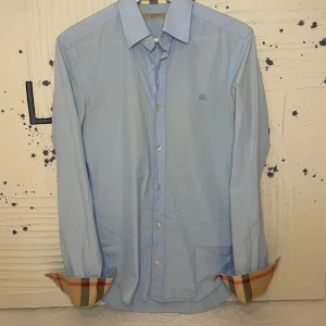 Burberry skjorta - Size Xs, skick 9/10, 1399:-