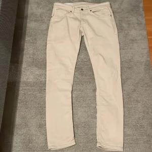 Dondup chinos  - Säljer dessa riktigt schyssta Dondup chinos då dom inte används. Skicket är riktigt bra 8/10. Skriv vid minsta intresse.