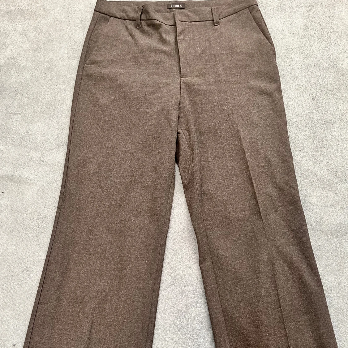 Grå kostymbyxor från Lindex - 92