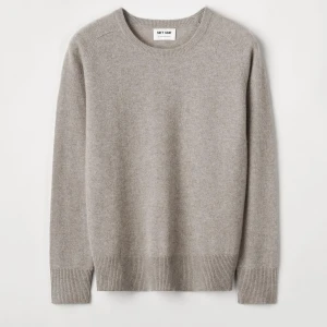  kashmirtröja från Soft Goat - Säljer denna Kashmir tröja från softgoat. Den är i nyskick och storlek XS. Nypris är 2095kr och jag säljer den för 800kr+frakt. 